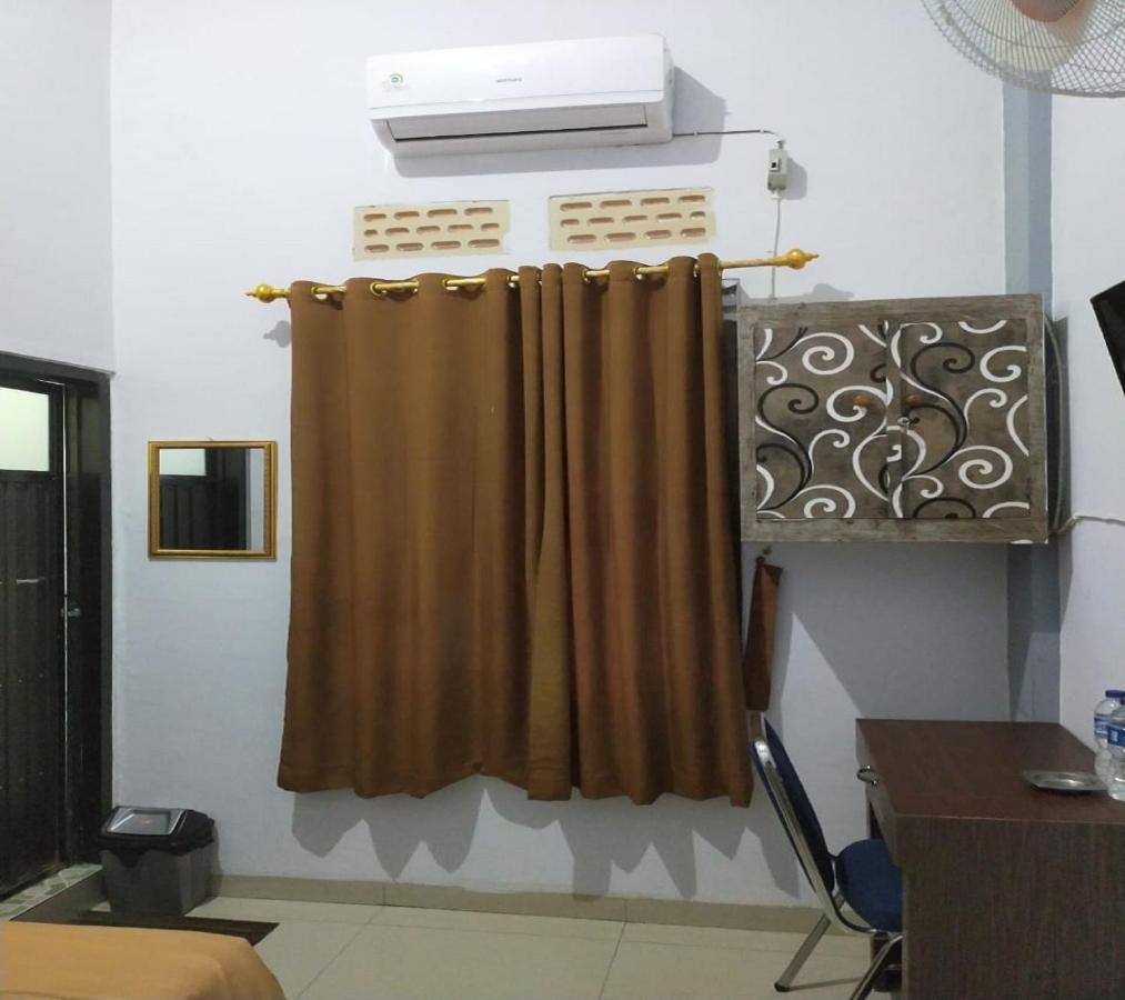Oyo 3373 Favour Hotel Pagaralam Exterior photo