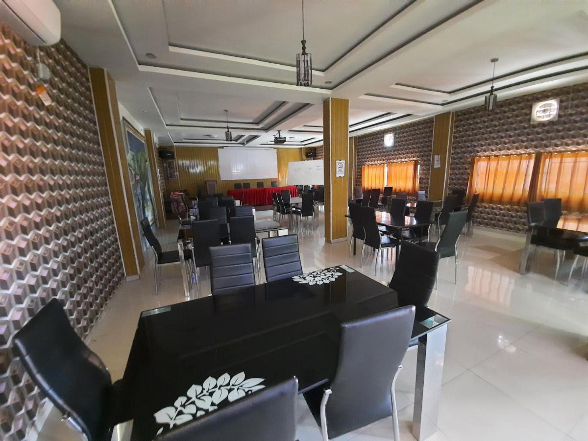 Oyo 3373 Favour Hotel Pagaralam Exterior photo