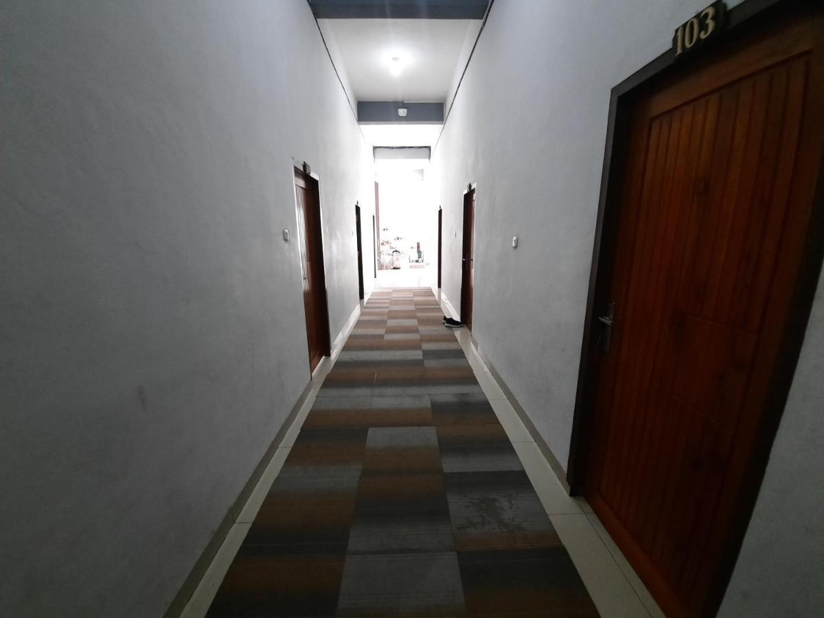 Oyo 3373 Favour Hotel Pagaralam Exterior photo