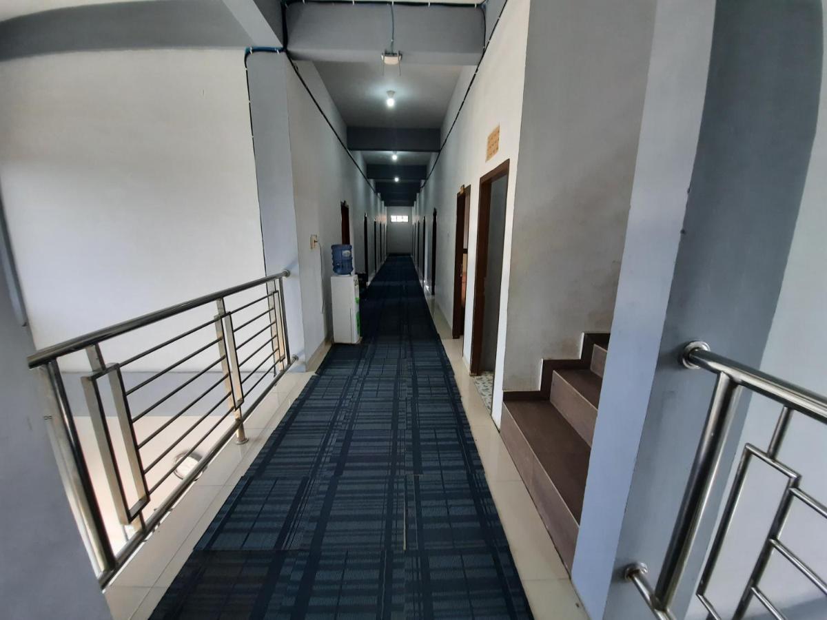 Oyo 3373 Favour Hotel Pagaralam Exterior photo