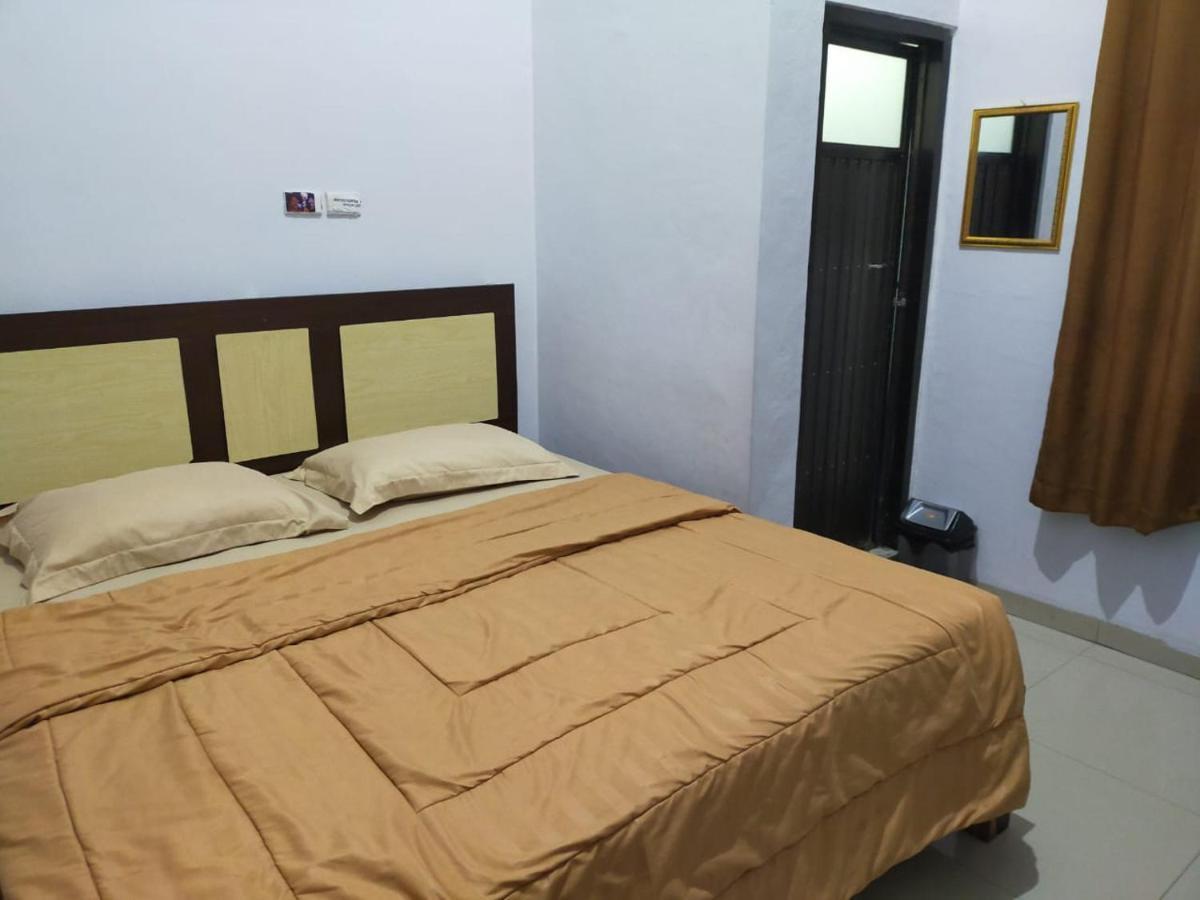 Oyo 3373 Favour Hotel Pagaralam Exterior photo