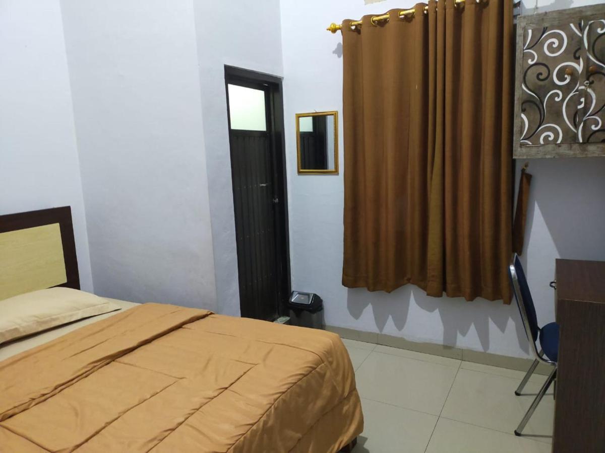Oyo 3373 Favour Hotel Pagaralam Exterior photo